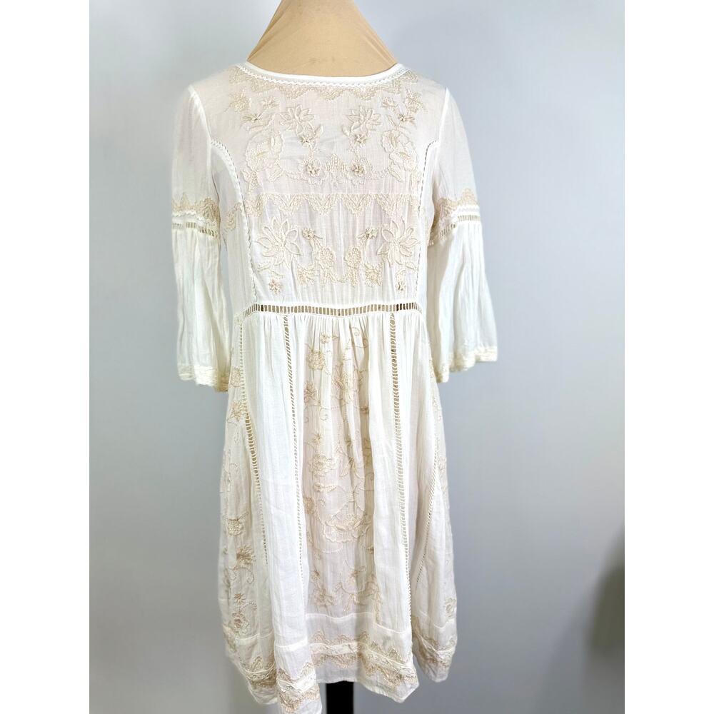 Vintage TIBI yellow eyelet s lace sleeveless shift dress with venise lace trim.